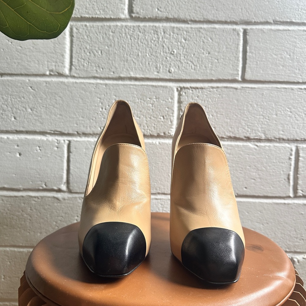 CHANEL Beige Black Cap Toe Leather Pumps Classic CC Heels Size 40